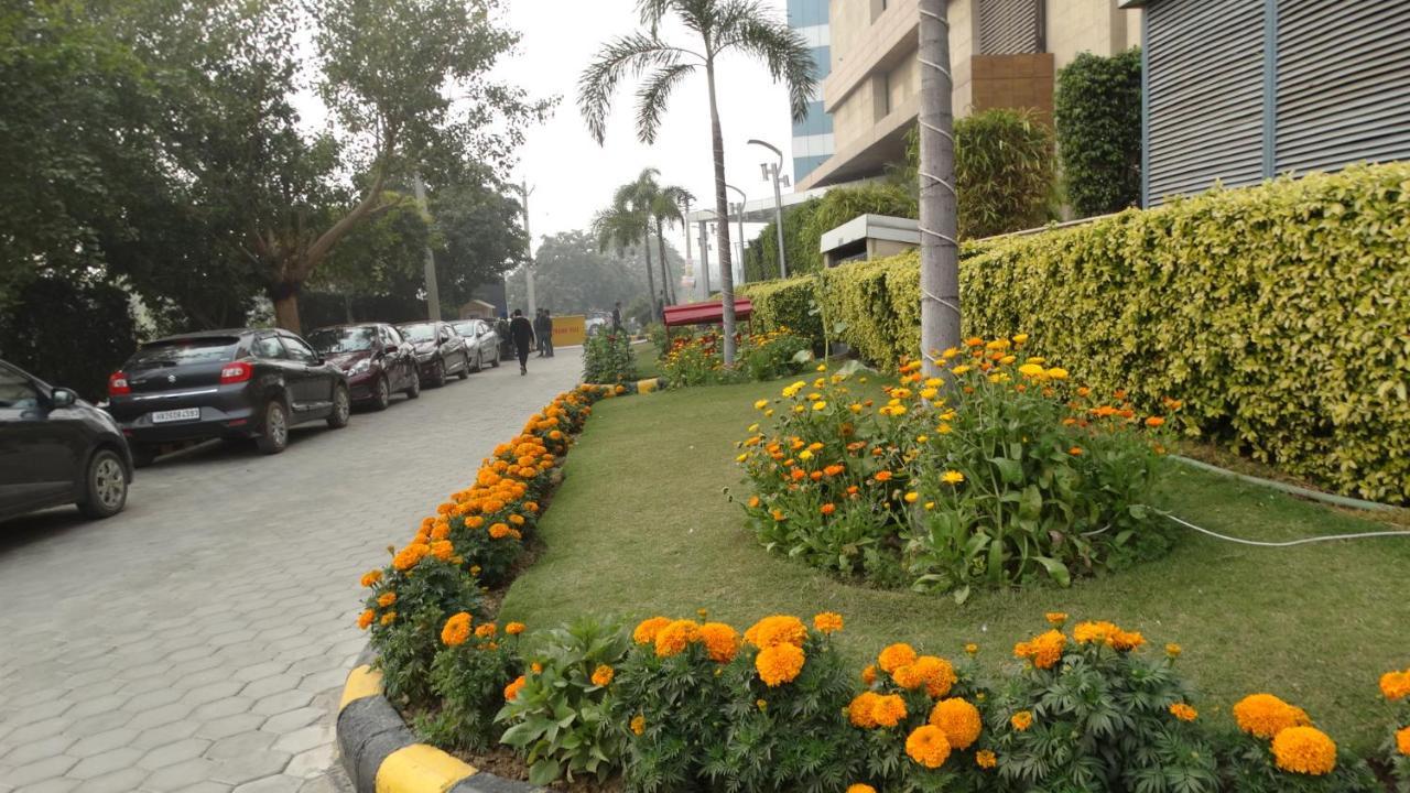 Ramada Gurgaon Central Exteriör bild
